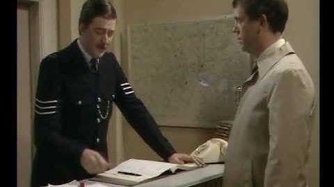 A Bit of Fry and Laurie - "The Derek Sketch" or "Sound Name Sketch"  - GERMAN DUB