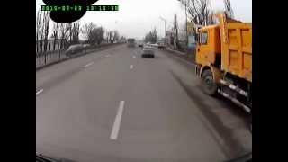 Алматы. Дымящий 124 автобус 20150223 1309
