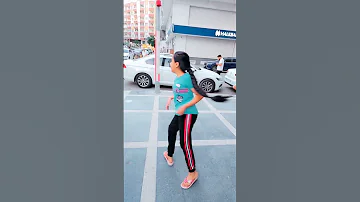 سيدرا عندها حركات كتير حلوة 