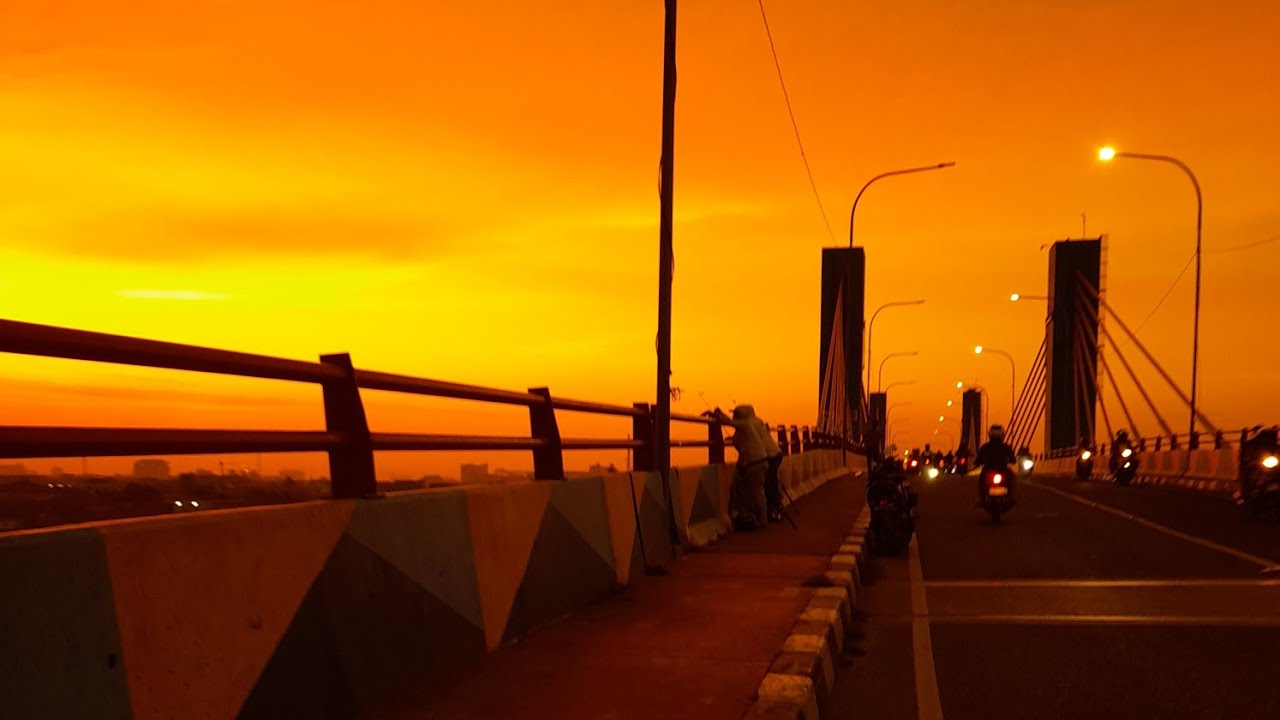 Weird Genius ft Prince Husein - Sweet Scars (Jamming Akuistik)