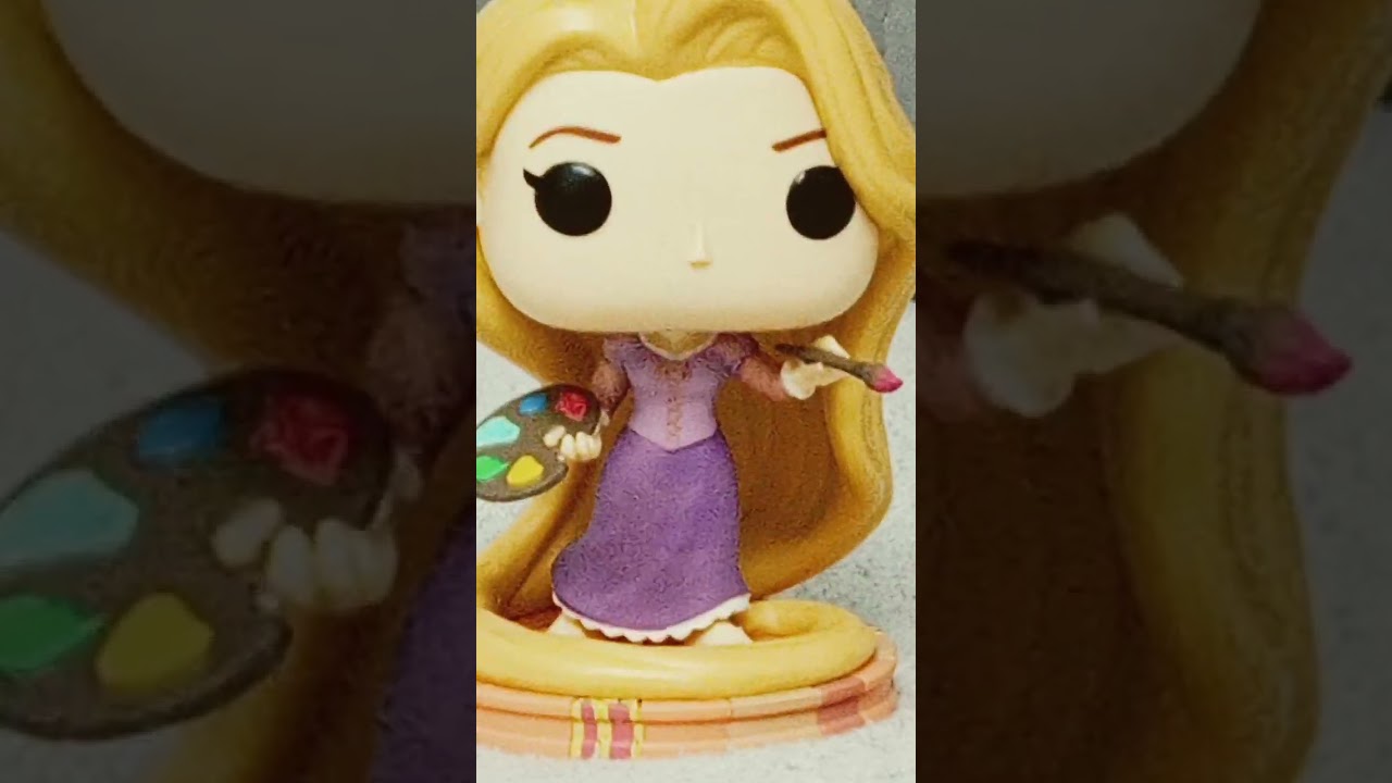 Моя первая фигурка funko pop это фигурка оказалась Рапунцель потому что она с красками рисует как я