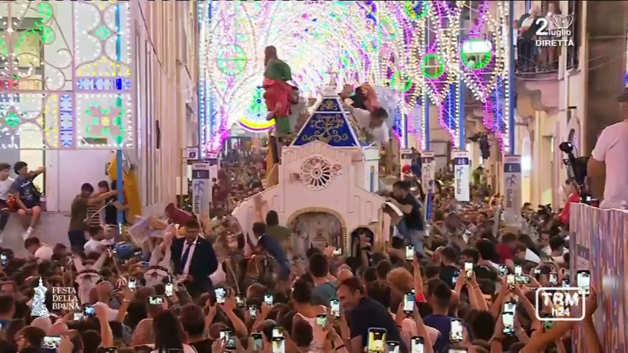 Festa della Bruna a Matera | La distruzione del Carro