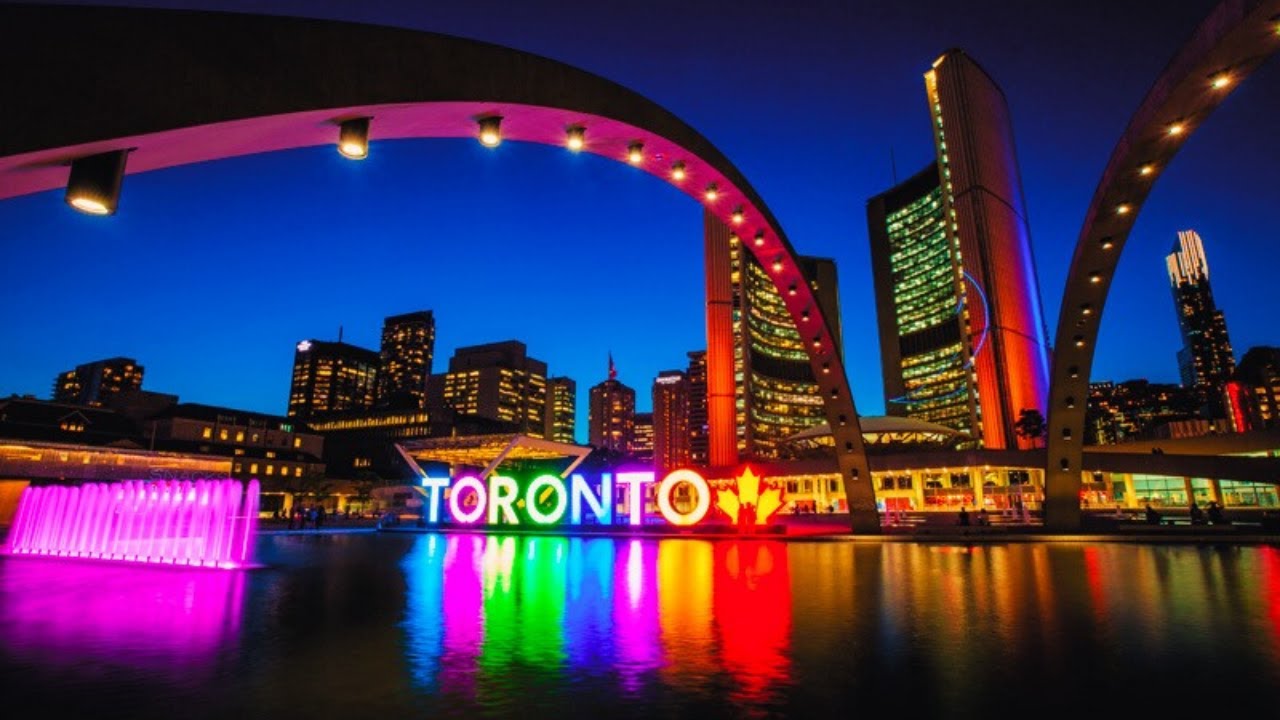 Night Life Toronto Downtown during Lockdown 4K | 2021 New Students in Canada