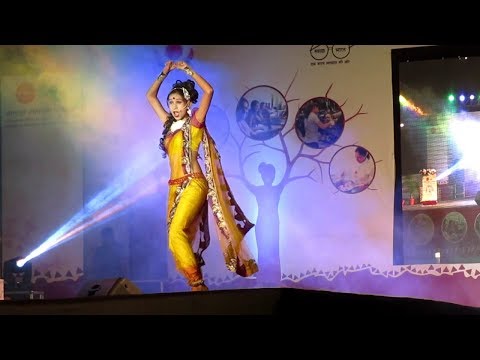Mala Lagli Kunachi | मला लागली कुणाची हिचकी | Stage Dance Performance