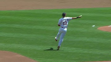 CIN@STL: Carpenter makes a great barehanded play