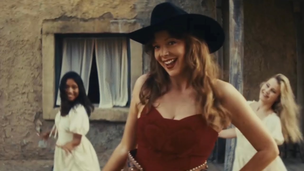 Kaitlin Butts - You Ain't Gotta Die (To Be Dead To Me) - Official Music Video bekijken op YouTube Kaitlin Butts - You Ain't Gotta Die (To Be Dead To Me) - Official Music Video bekijken op YouTube