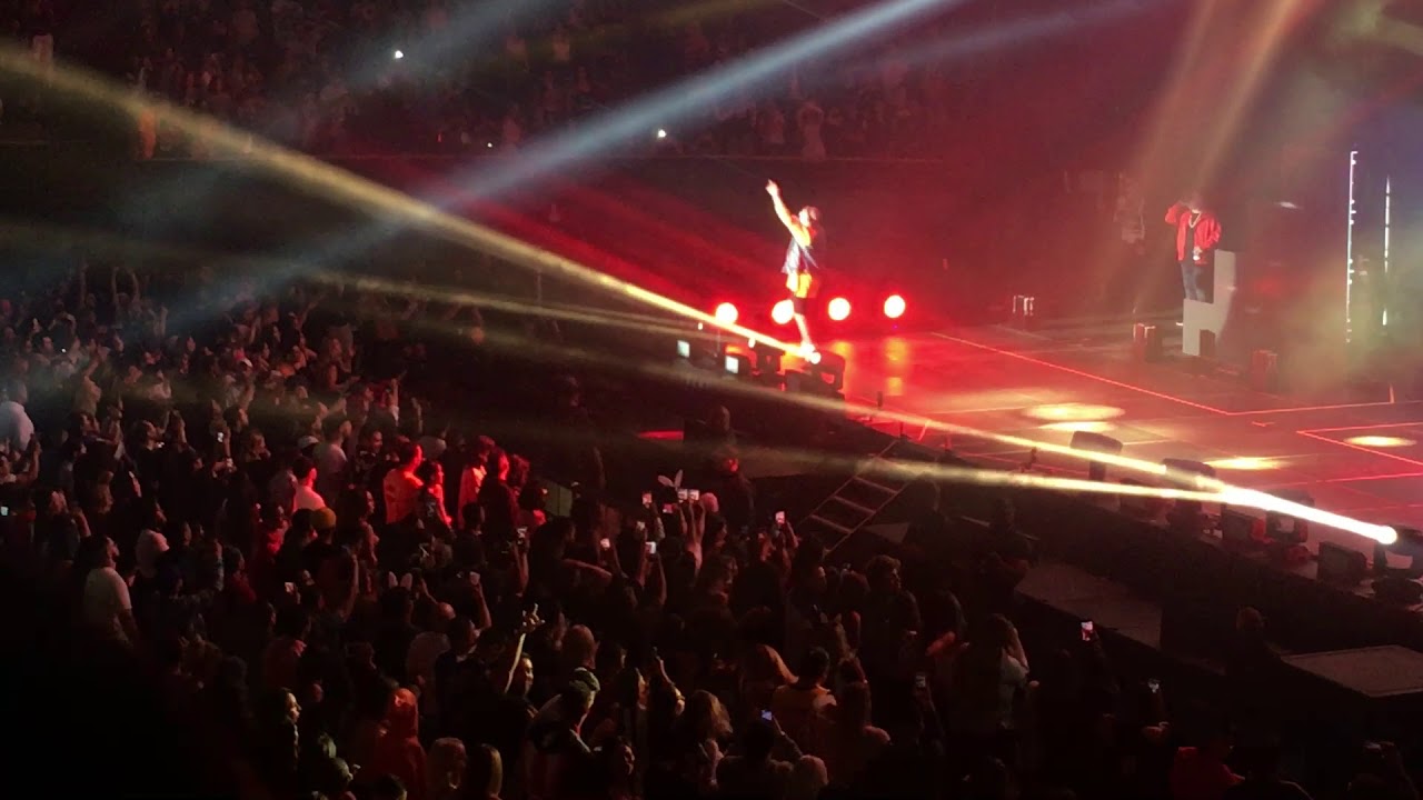 Bad Bunny - Live @ The Forum - YouTube