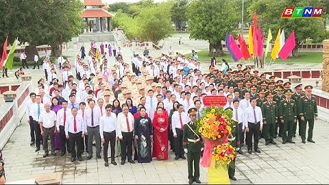 Đoàn đại biểu dự Đại hội Đảng bộ TP Cần Thơ dâng hương tại Đền thờ Vua Hùng