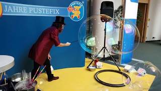 Pustefix Soap Bubble Art by Dr. Bubbles - Aramis Gehberger @ Int. Toy Fair 2018 - Bubblesshow screenshot 4