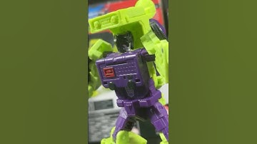 Such a disappointing end to devastator. #transformers #optimusprime #hasbro #actionfigures #shorts