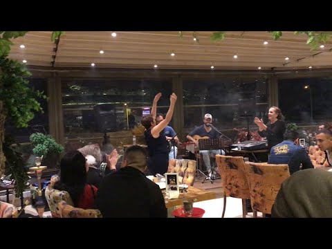 Kahvetepe Coffee & Bistro'da Türk Dansı