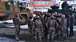 Polis Özel Harekat (PÖH) Hainlere Meydan Dayağı Polis Özel Harekat (PÖH) Hainlere Meydan Dayağı