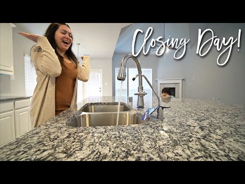 WE CLOSED ON OUR HOUSE! 🥳🏡 (Closing Day)