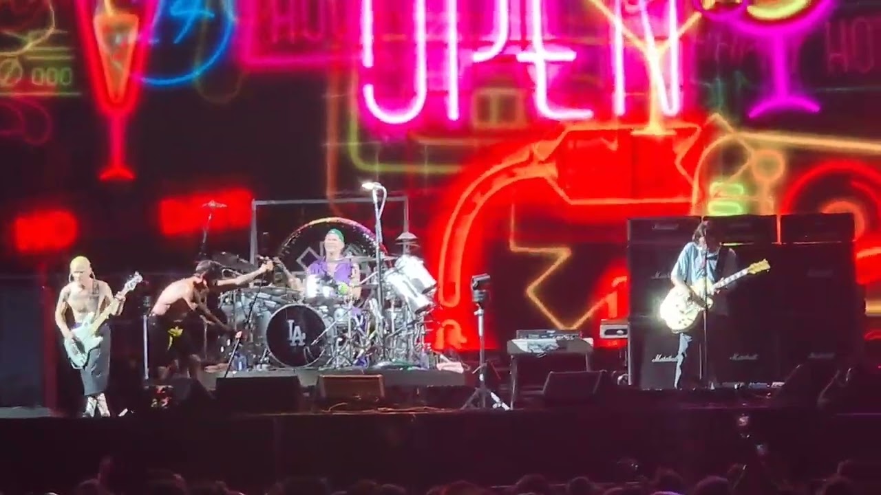 Red Hot Chili Peppers White Braids & Pillow Chair (Cut) Live