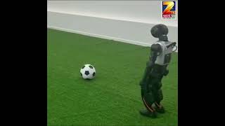 চী/নে/ রোবটের সঙ্গে ফুটবল খেলছেন ছাত্রদল নেতা হামিম,,#ztvbanglahd #newsDesk