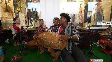 Speed learns how to play Javanese Gamelan, traditional Indonesian music 🇮🇩