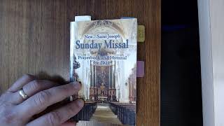 How to use the New Saint Joseph Sunday Missal Prayerbook and Hymnal during holy Mass (brief video)