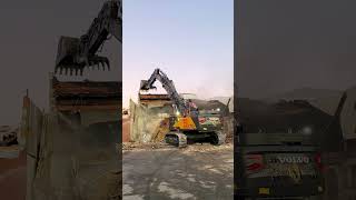 HUGE Excavator demolishes building from early 1900's. 💥