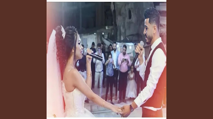 العرسان يفاجئون الحضور بصوتهم الجميل بأغنية جديدة