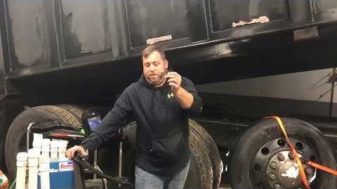 THE SNAP ON JUNKIE GETS HIS HAND DIRTY!!