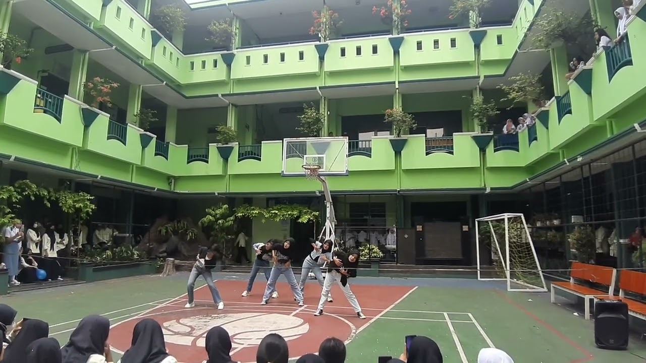 LE SSERAFIM - ANTIFRAGILE by Consuela Crew | Hari Guru SMKN 19 Jakarta