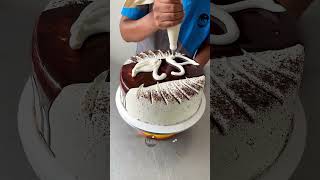 tutorial para decorar tortas con ganache y cisne