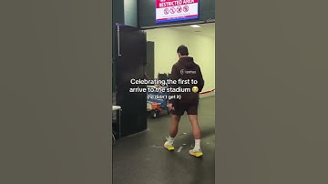 Not The Wii Sports Golf Clap 😭 #hawthorn #afl #football #prank