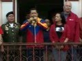 Chávez canta el Himno Nacional acompañado de arpa, cuatro y maraca