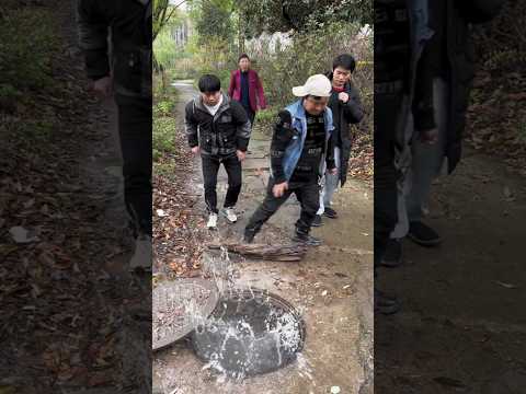 गटर में पत्थर फेंक दिया फिर जो हुआ😳 ll Carriage House wooden artist ll #cartoon​ #shortvideo​