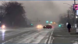 Video captures tornado moving through Illinois town