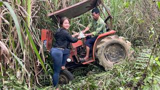 Download Lagu Girl repairs and restores tractor that broke down in the middle of the road. MP3