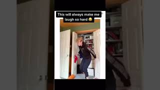 Download Lagu Guy moan and fart at the same time #shorts MP3 Download Lagu Guy moan and fart at the same time #shorts MP3