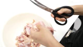 「貝印 関孫六 カーブキッチン鋏」で鶏肉をカット