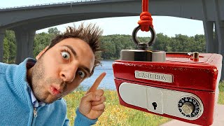 Magnet Fishing Beginners Luck?! Look What My 500lb Pull-Strength Magnet Found?