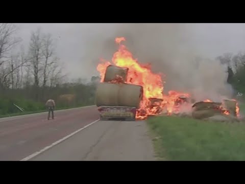 Videó: Miért spontán módon elnyelik a tüzet a nedves, bálázott és halmozott Hay?