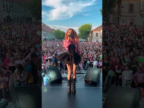 Wednesday Dance With 5.000 People At My Concert | Andra Gogan