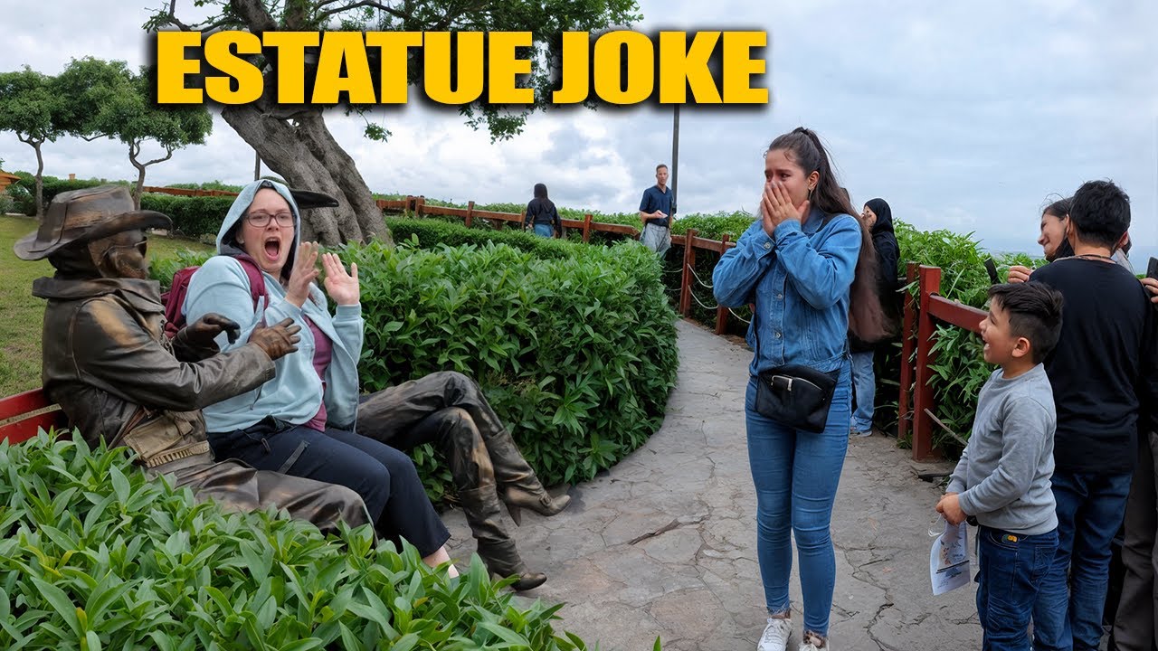 Super funny reactions. statue joke - Reactions to die of laughter😂