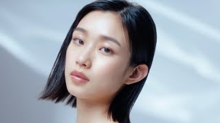 河合優実、ツヤ肌披露！ダンス＆バレエ仕込みの美しいポージングも　「ファンデ美容液」新TVCM「さようなら、ファンデーション。」 篇