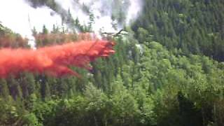 Bomber trying to contain fire on Nuxalk Mountain