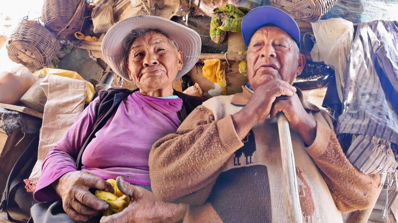 Visité a una Pareja de Abuelitos de 80 años que Viven muchos años Solos