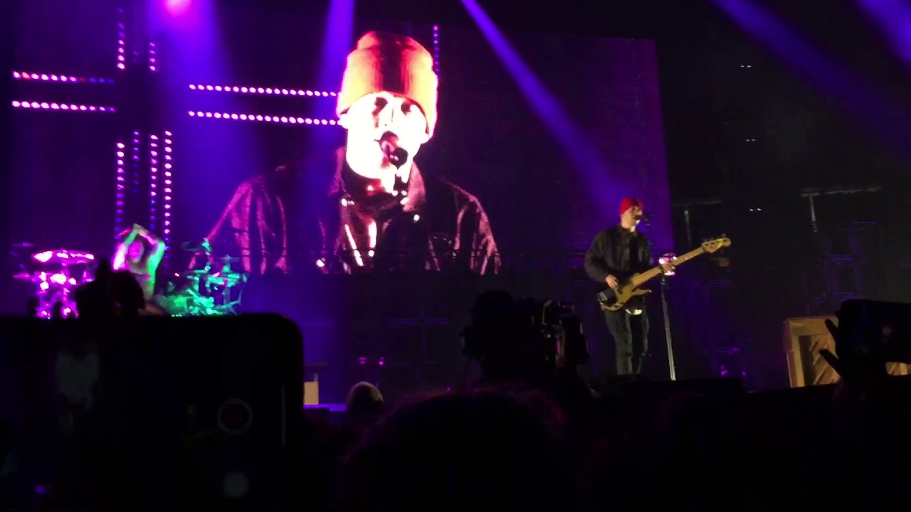 Twenty one pilots heathens at Wells Fargo Arena Des Moines iowa YouTube