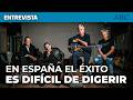 Con HOMBRES G en su estudio: «Descojonamos la industria por completo»
