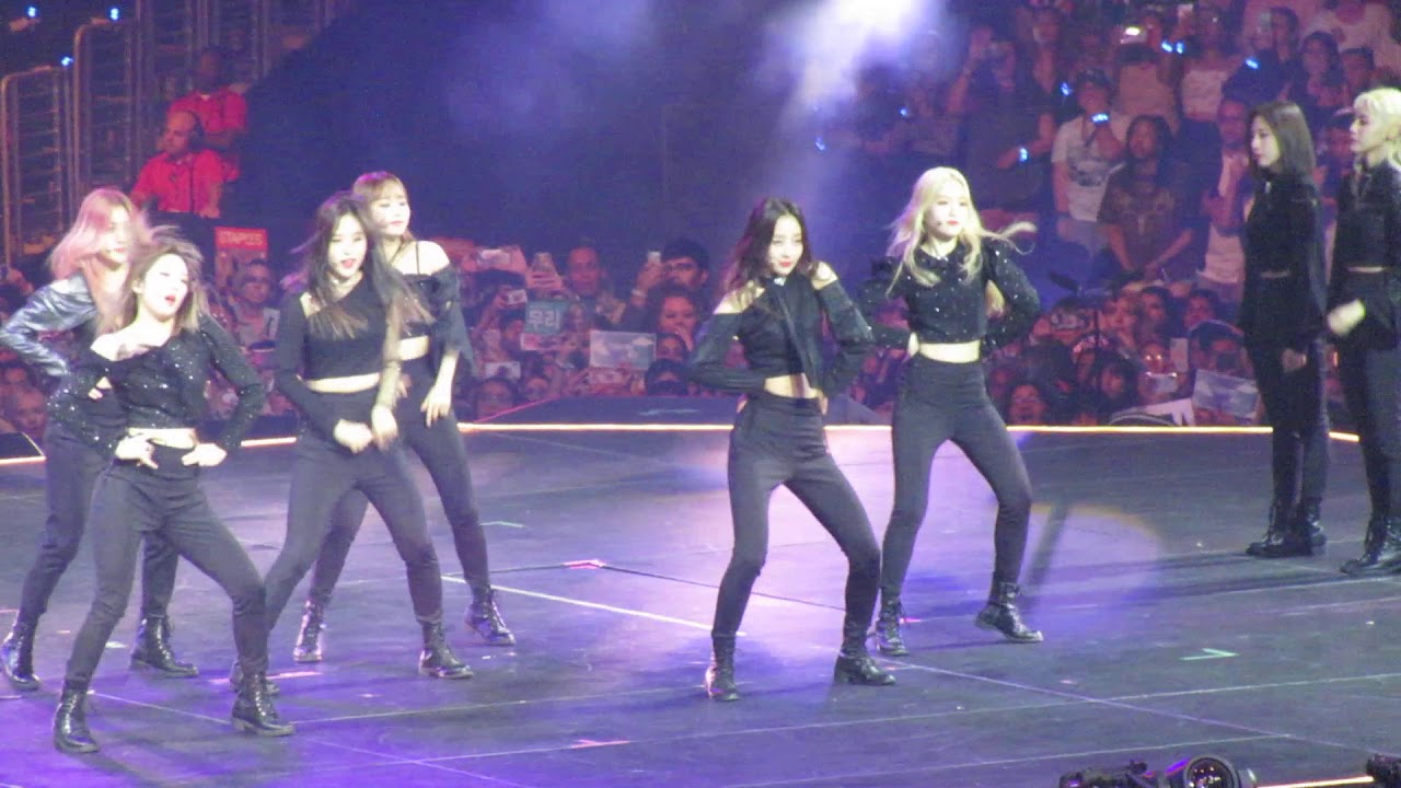 LOONA BUTTERFLY AT KCON LA 2019