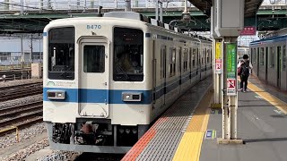 東武8000系8170編成が到着するシーン