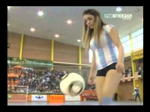 Video de Fiorella Castillo, la chica de los jueguitos