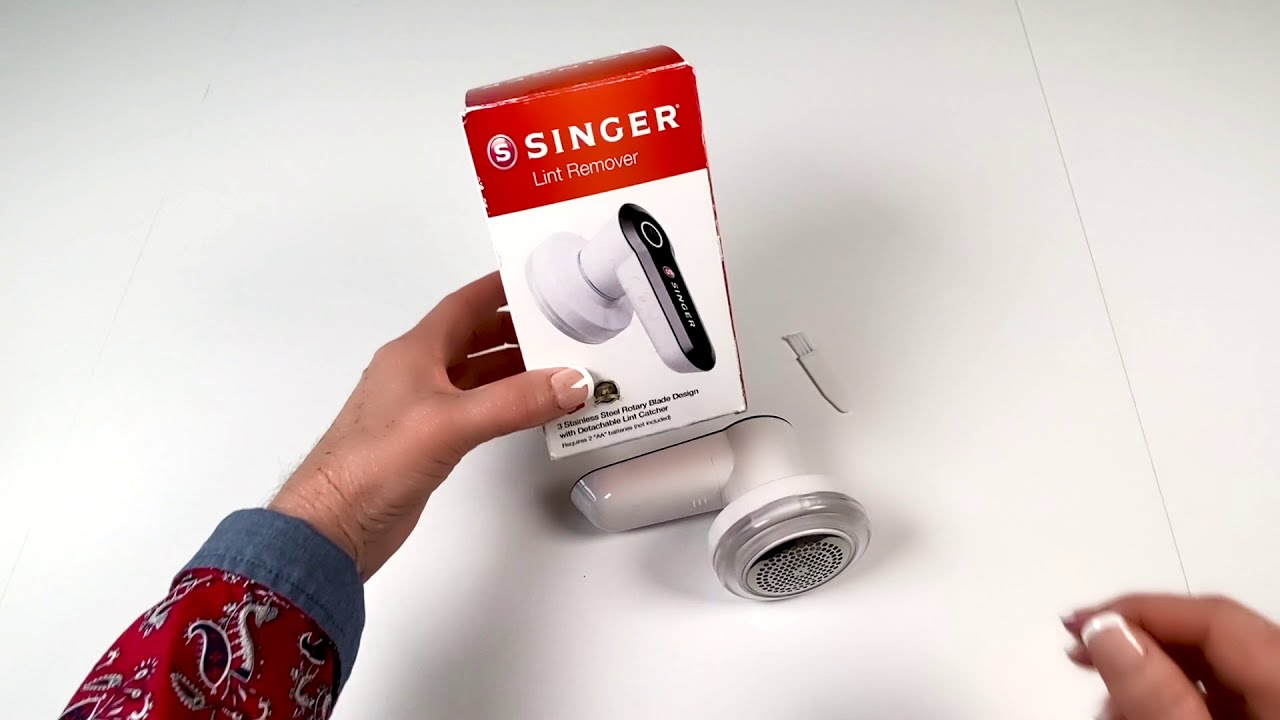 SINGER Compact Fabric Shaver and Lint Remover - Battery Powered
