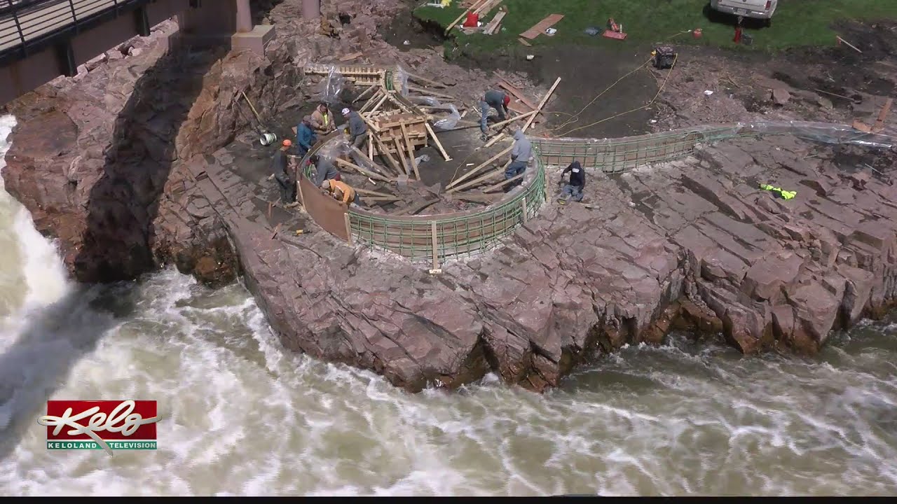 New viewing platform being installed at Falls Park