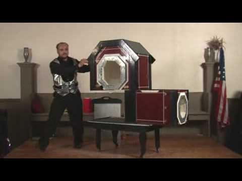 Mr Illusion performs Cube Zag