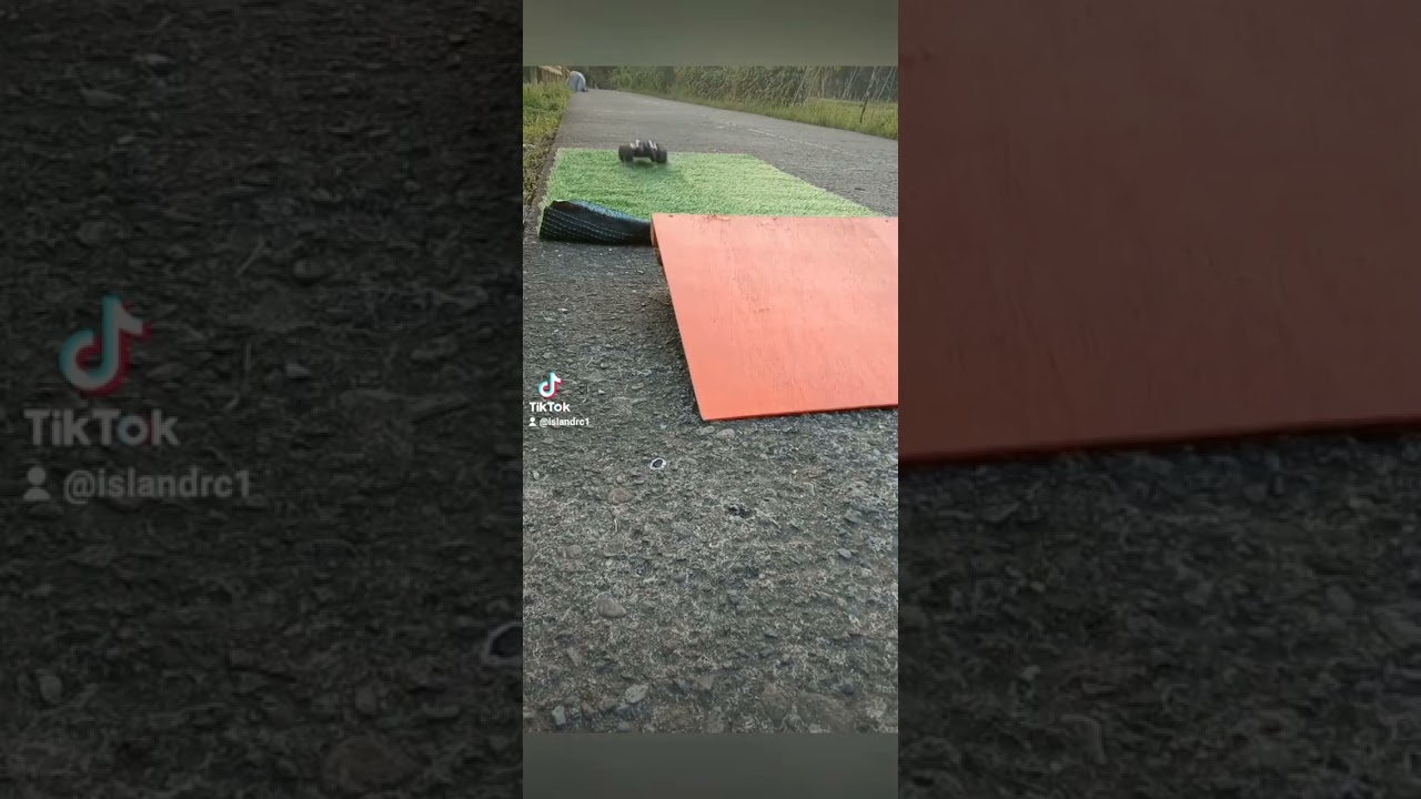 HoSpeed Hurricane Vs Nikko Turbo Panther X2. RC drag race & jumps.
