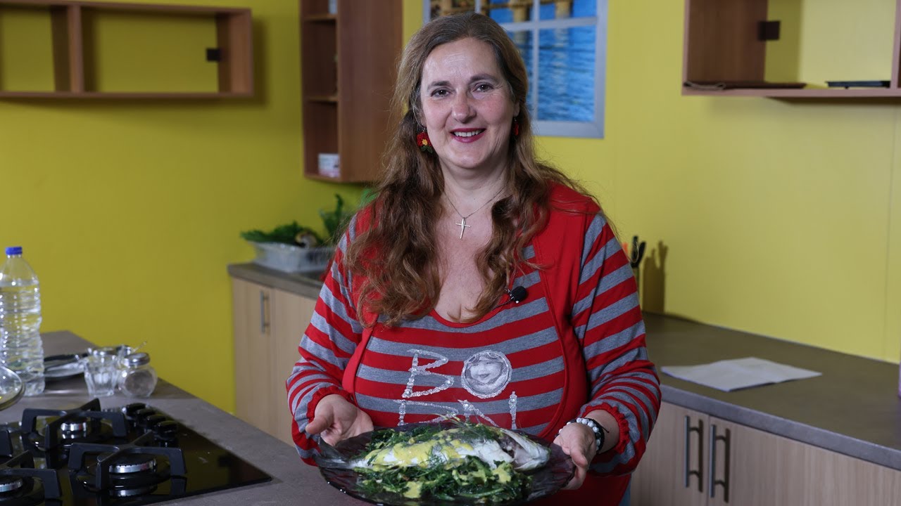 Project Happiness: Τσιπούρα με άγρια χόρτα στο τηγάνι από την Άννα Καρυστιανού